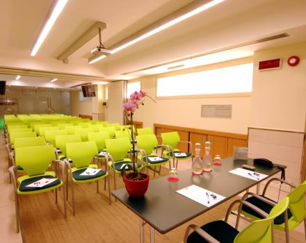Room table seats up to 100 guests at the Globus Hotel Rome 3 stars. Favourable location for the University La Sapienza, Policlinico Umberto I in Rome, The Institute of Health, the Air Force, Financial Police and the RNC