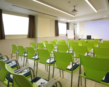 The tennis hall at the Globus Hotel Rome, 3 star accommodates up to 50 people for your meetings and your meetings. Book it now!