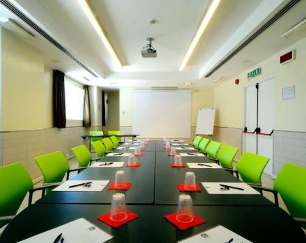 La sala meeting Pong di Best Western Globus Hotel, 3 stelle a Roma, offre la possibilità di diversi allestimenti